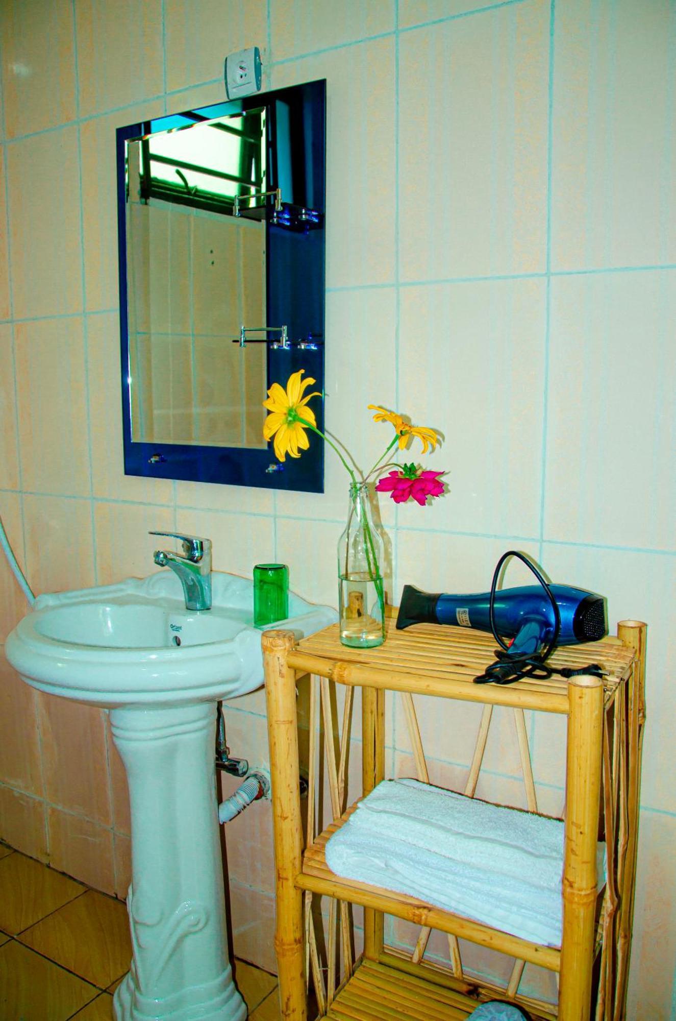 Karisimbi Cave Resort Ruhengeri Esterno foto